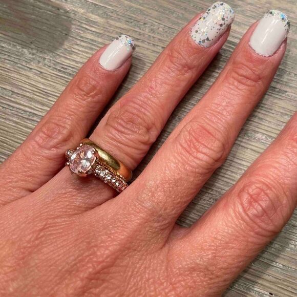 Gorgeous engagement/ special occasion ring - Picture 3 of 8